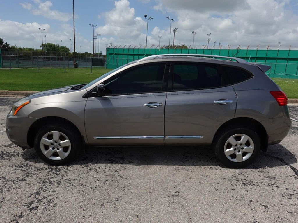 Nissan Rogue Select Vehicle Full-screen Gallery Image 04