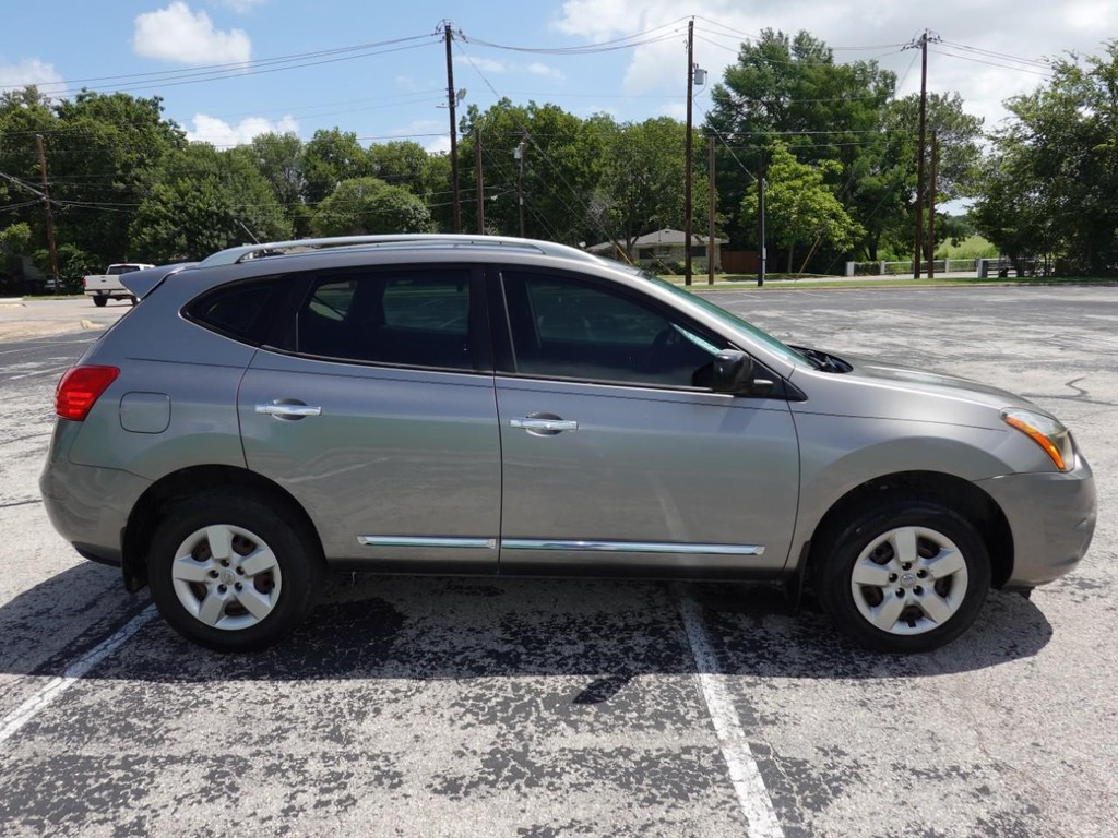 Nissan Rogue Select Vehicle Full-screen Gallery Image 08