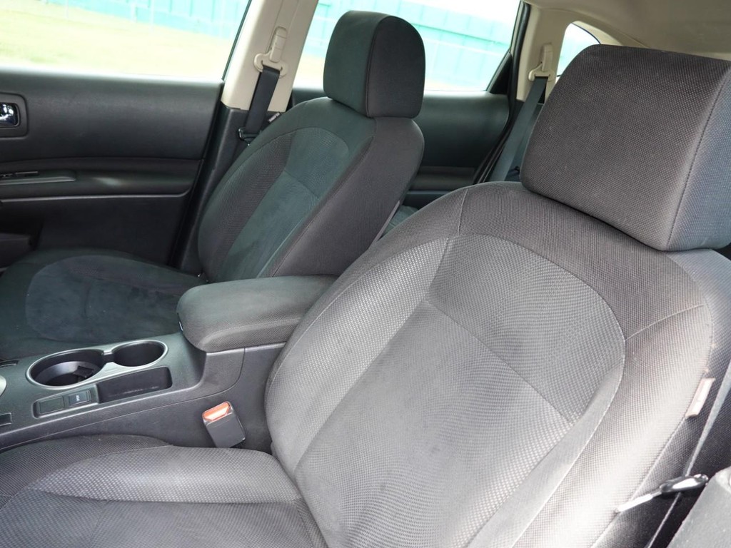 Nissan Rogue Select Vehicle Full-screen Gallery Image 16