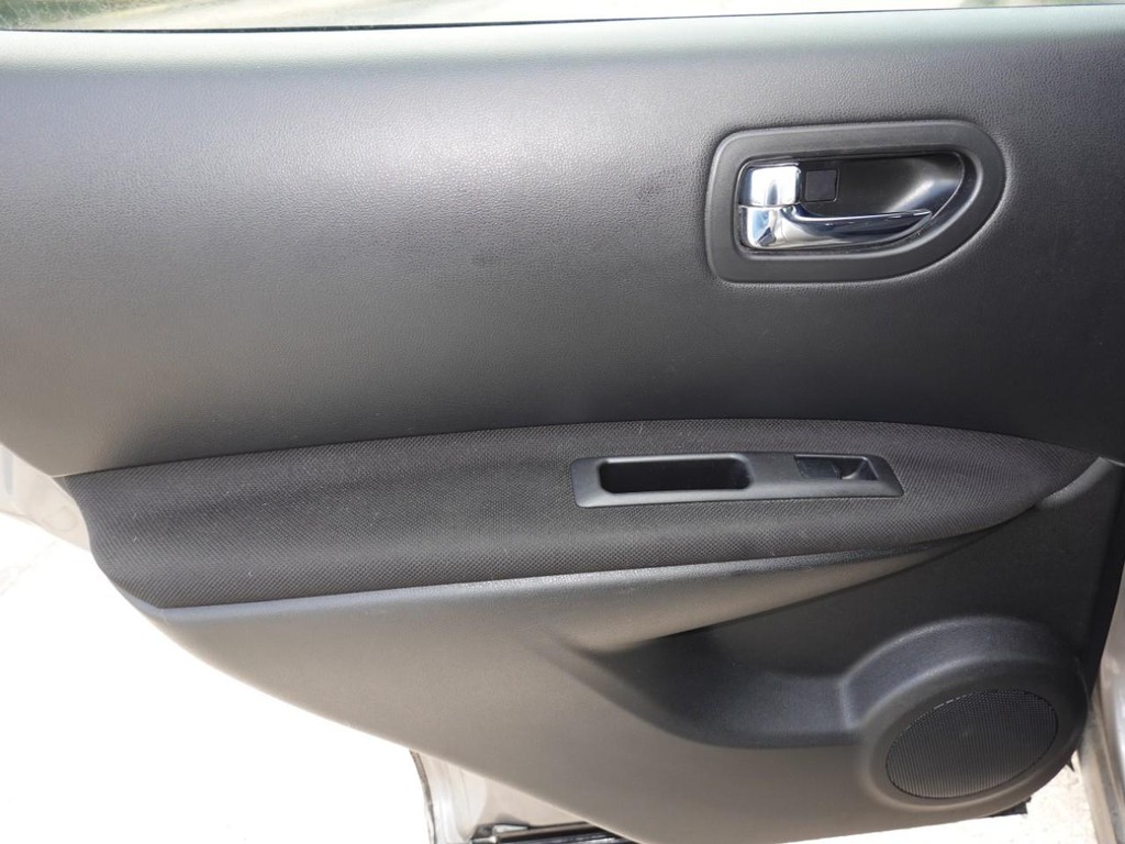 Nissan Rogue Select Vehicle Full-screen Gallery Image 20