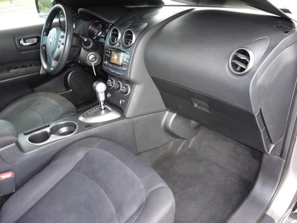 Nissan Rogue Select Vehicle Full-screen Gallery Image 21