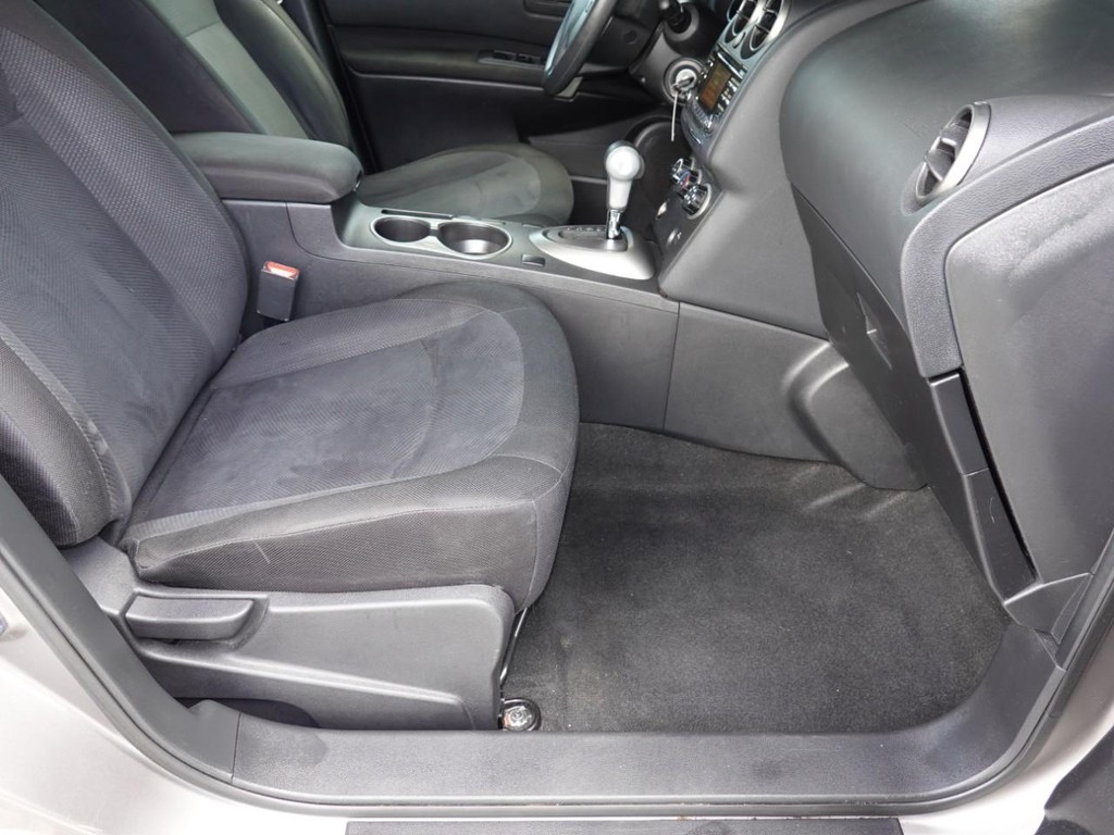 Nissan Rogue Select Vehicle Full-screen Gallery Image 22