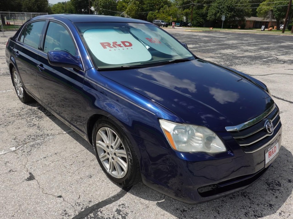 Toyota Avalon Vehicle Full-screen Gallery Image 01