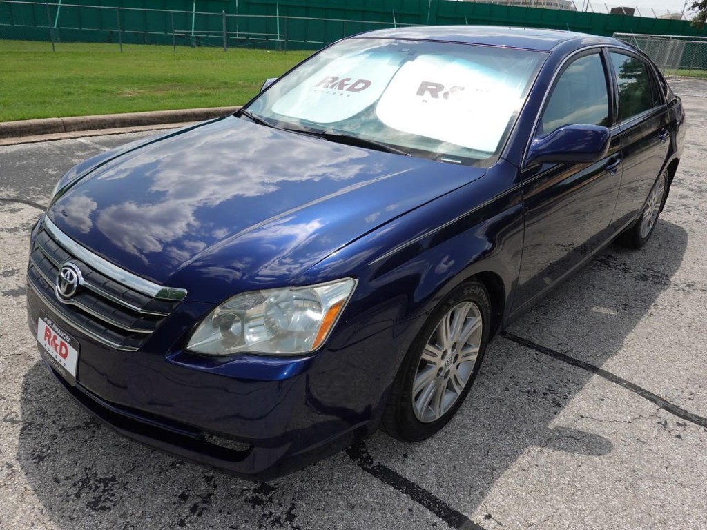 Toyota Avalon Vehicle Full-screen Gallery Image 03
