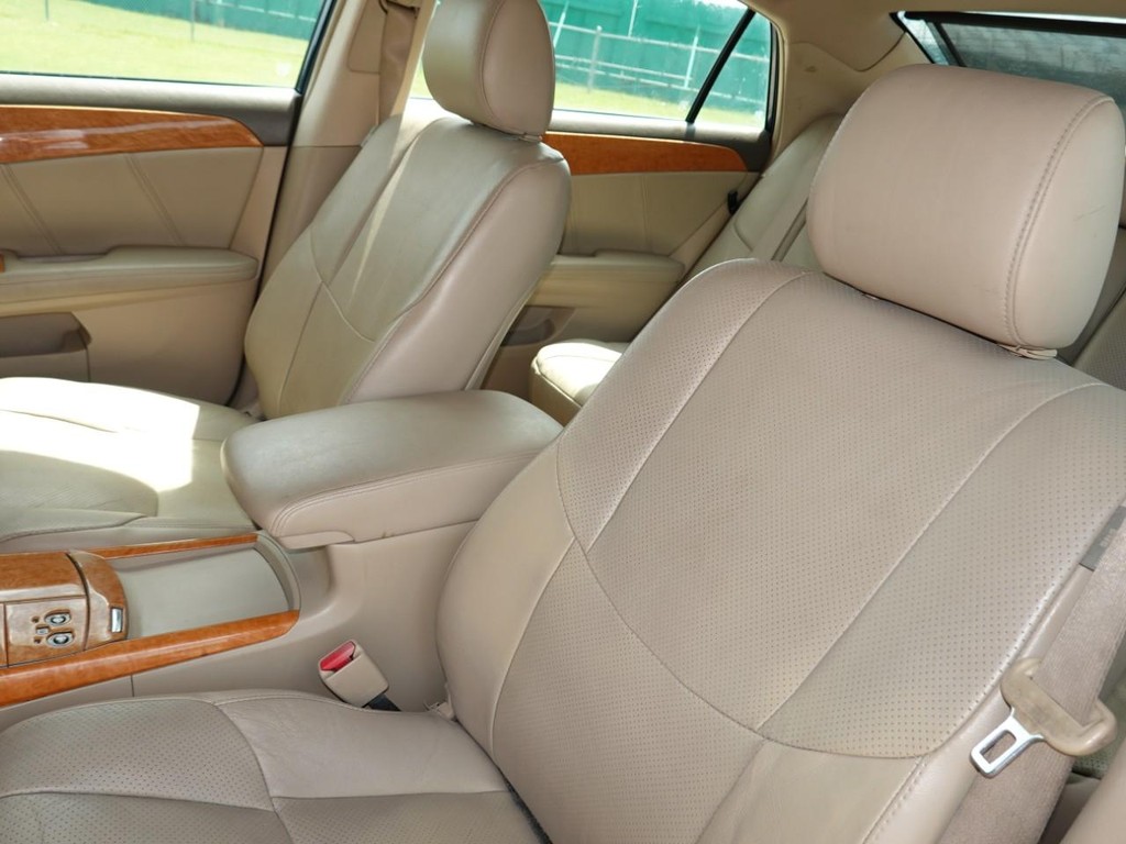 Toyota Avalon Vehicle Full-screen Gallery Image 15