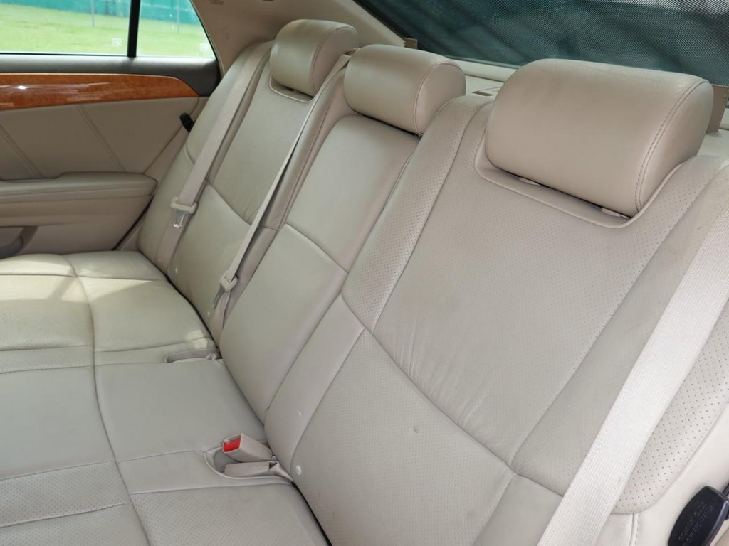 Toyota Avalon Vehicle Full-screen Gallery Image 19