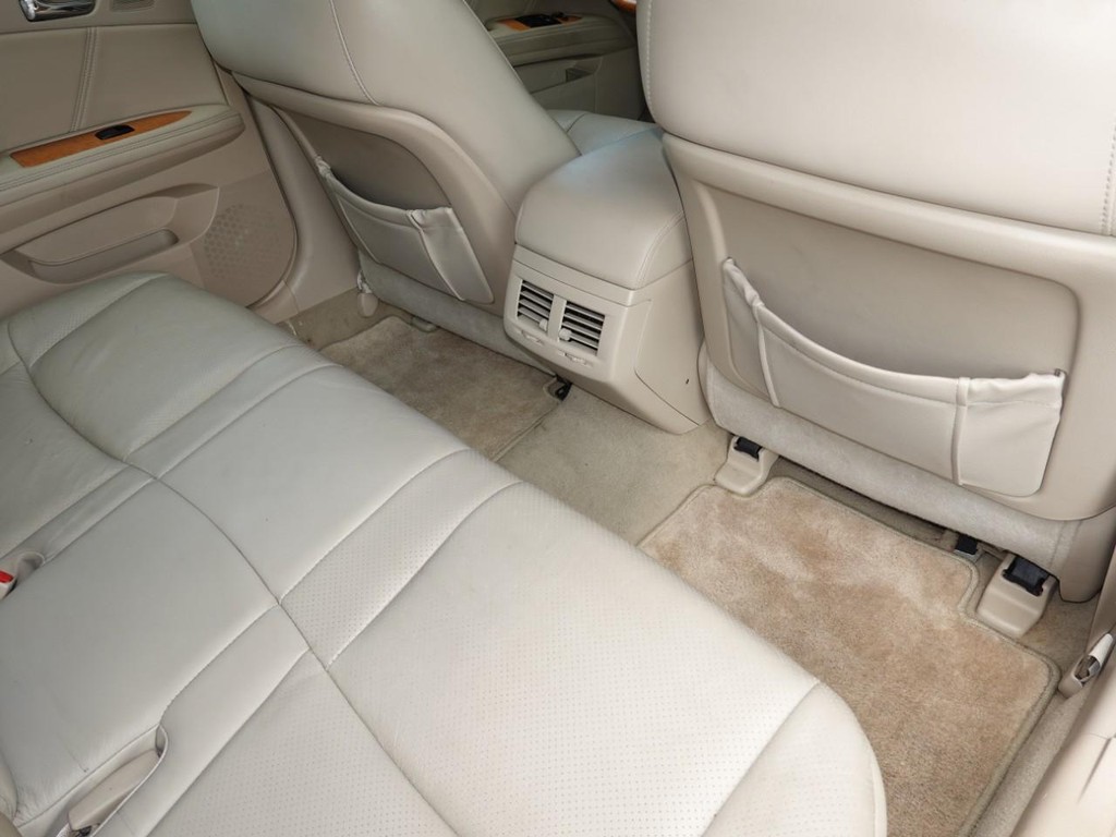 Toyota Avalon Vehicle Full-screen Gallery Image 24