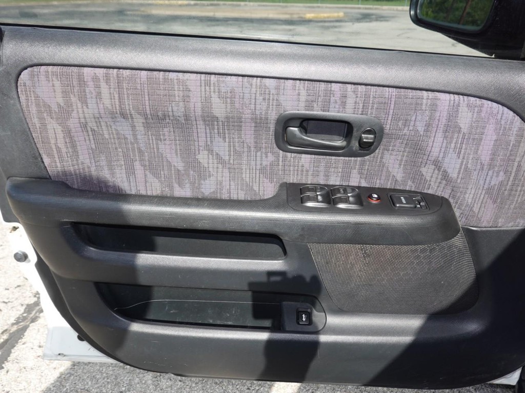 Honda CR-V Vehicle Full-screen Gallery Image 17