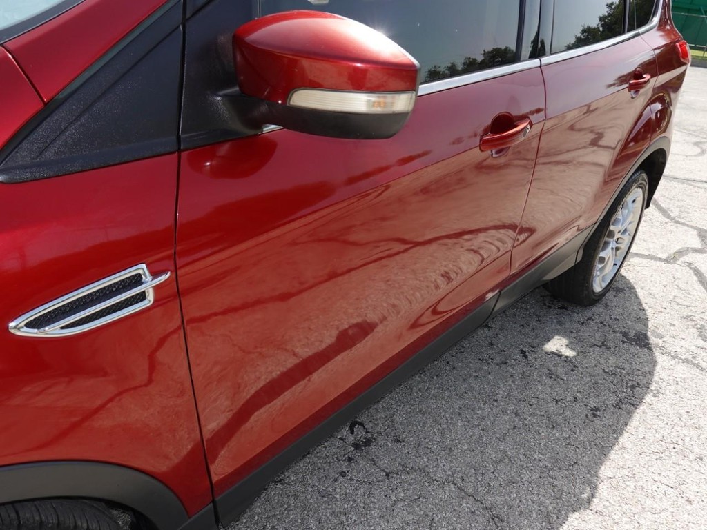 Ford Escape Vehicle Full-screen Gallery Image 10