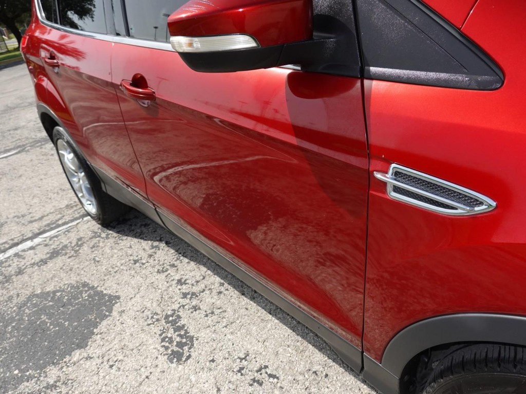 Ford Escape Vehicle Full-screen Gallery Image 11