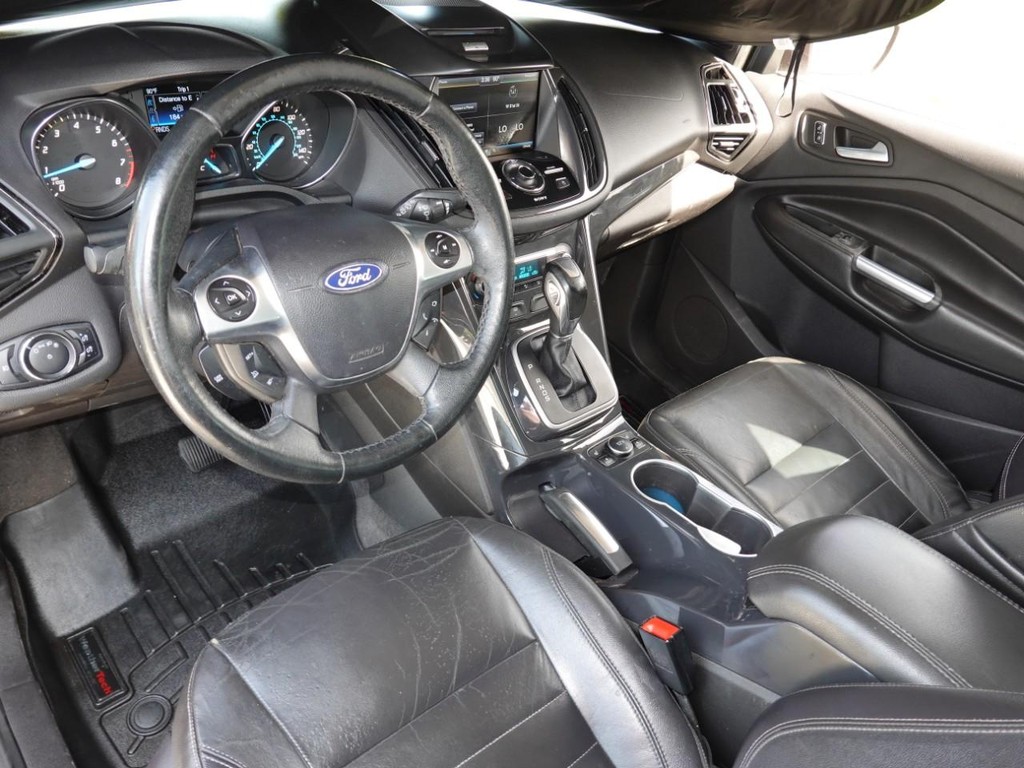 Ford Escape Vehicle Full-screen Gallery Image 16