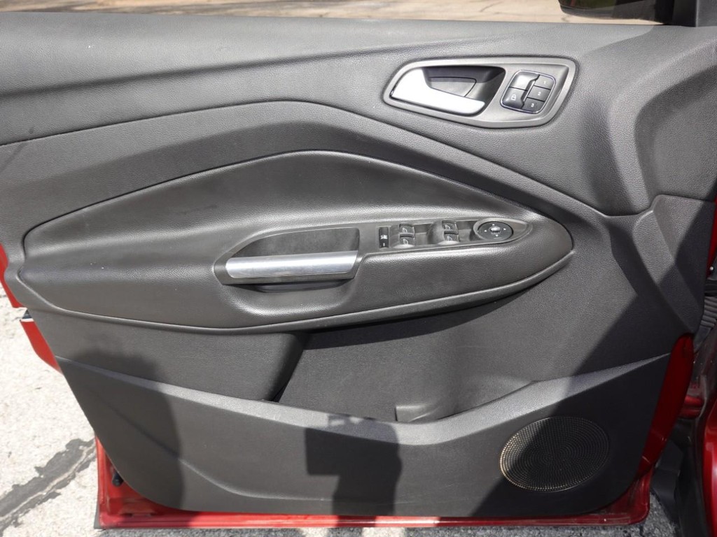 Ford Escape Vehicle Full-screen Gallery Image 17