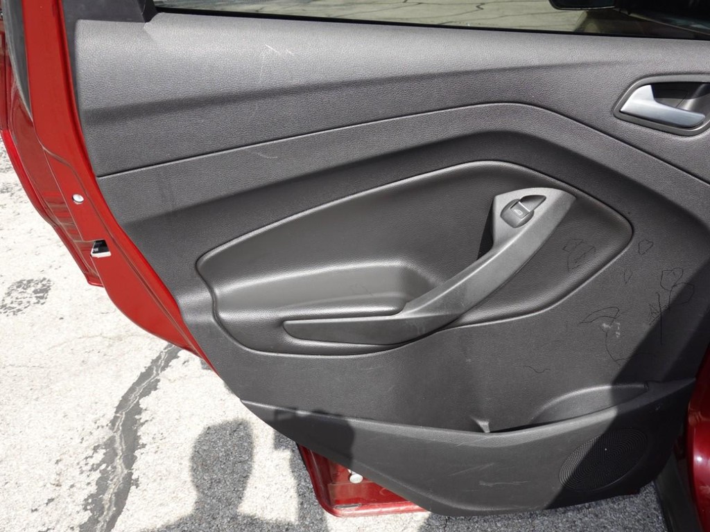 Ford Escape Vehicle Full-screen Gallery Image 19