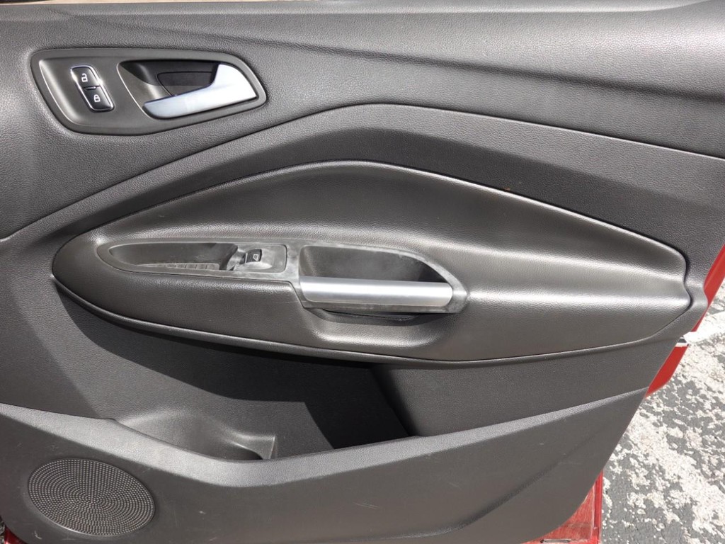 Ford Escape Vehicle Full-screen Gallery Image 22