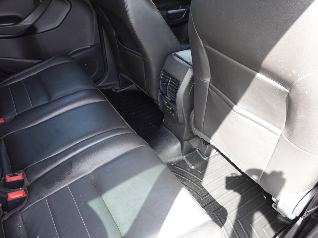 Ford Escape Vehicle Full-screen Gallery Image 23