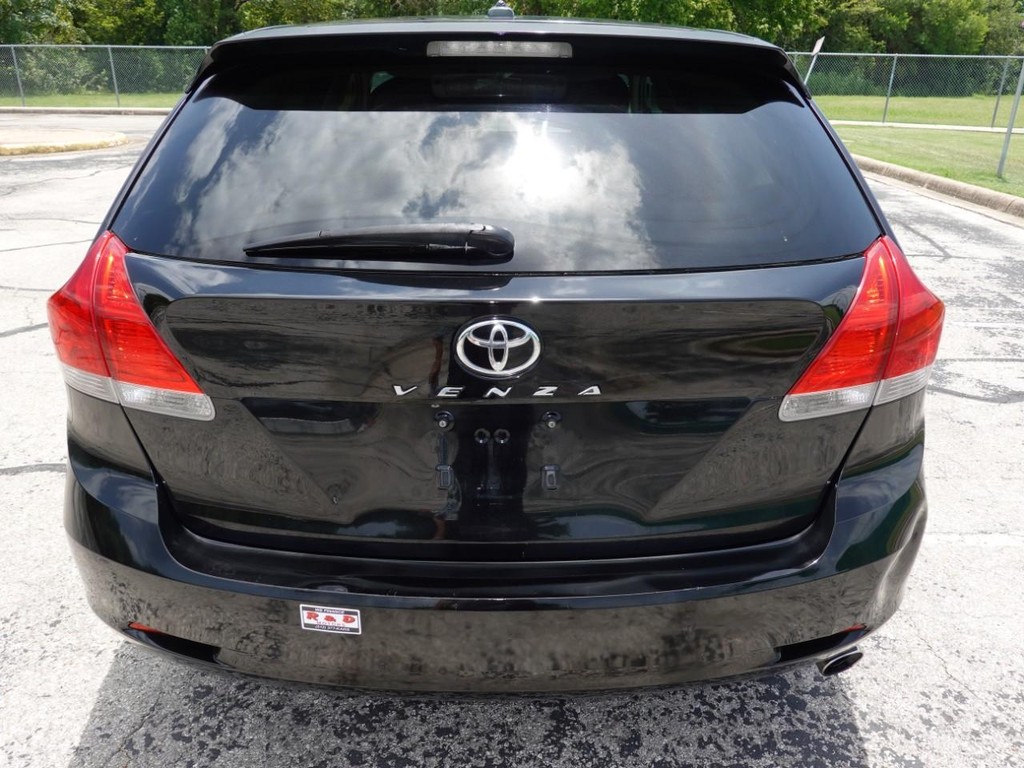 Toyota Venza Vehicle Full-screen Gallery Image 06