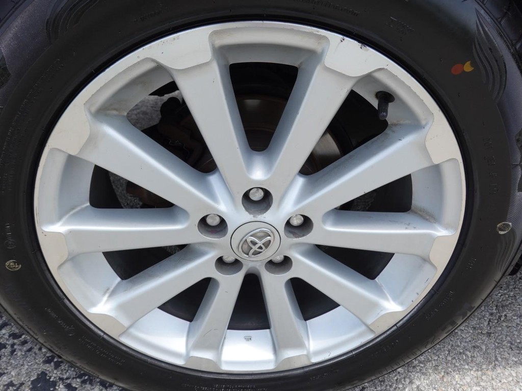 Toyota Venza Vehicle Full-screen Gallery Image 09