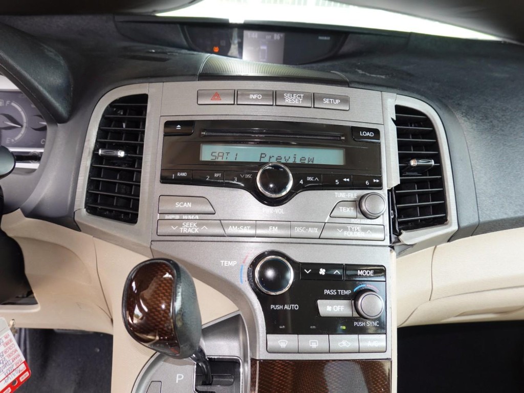 Toyota Venza Vehicle Full-screen Gallery Image 14