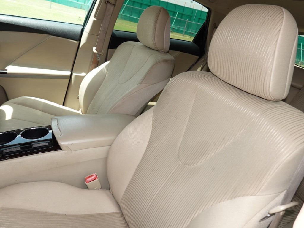 Toyota Venza Vehicle Full-screen Gallery Image 16