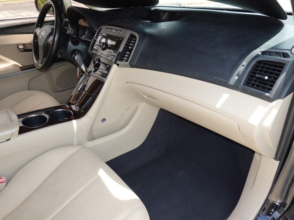 Toyota Venza Vehicle Full-screen Gallery Image 21