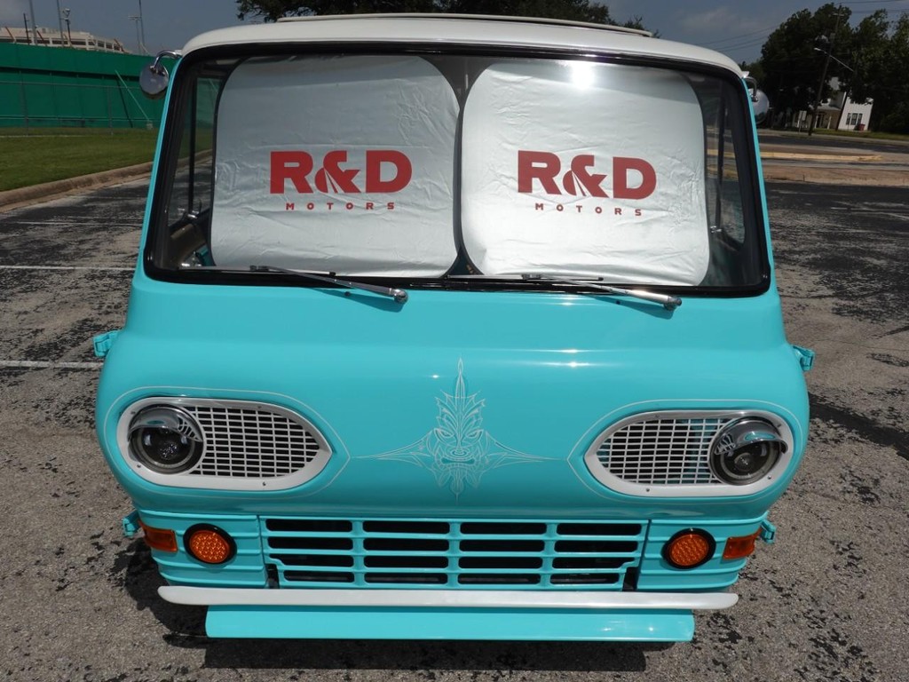 Ford E-100 Vehicle Full-screen Gallery Image 02