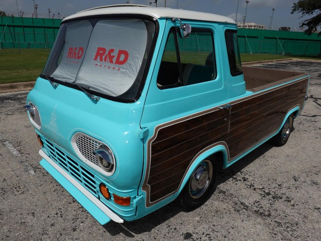 Ford E-100 Vehicle Full-screen Gallery Image 03