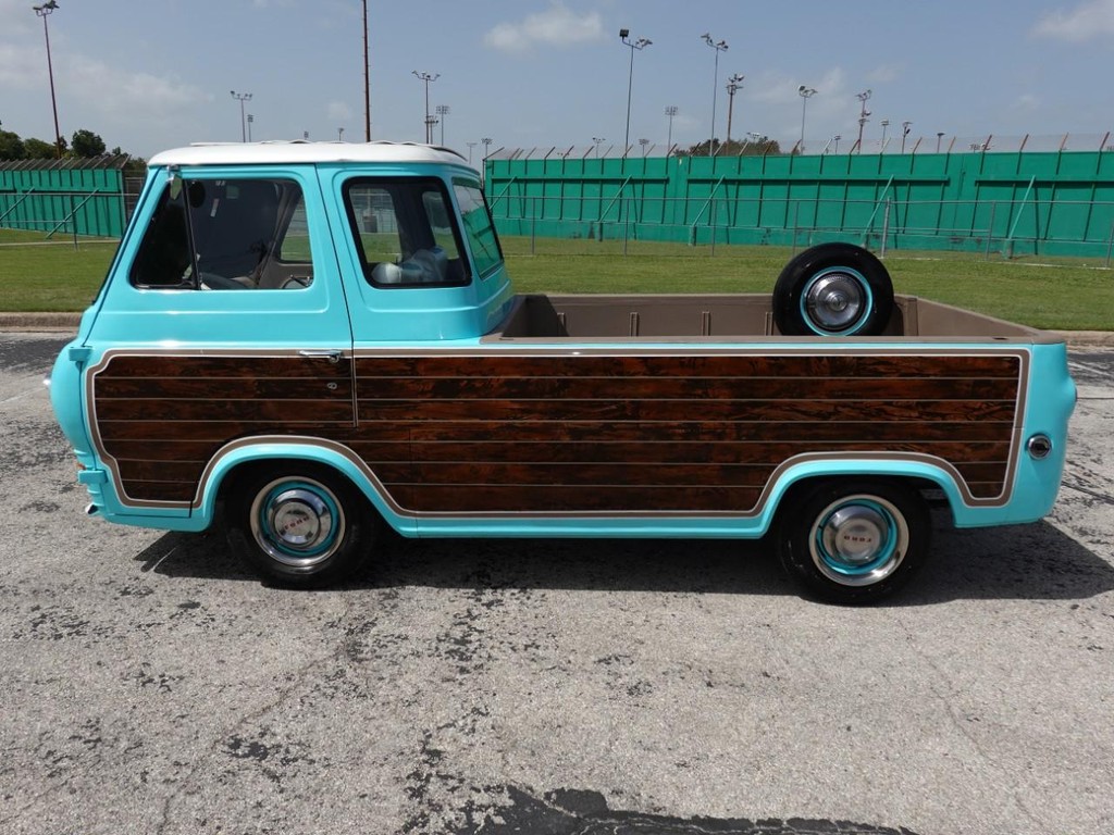 Ford E-100 Vehicle Full-screen Gallery Image 04