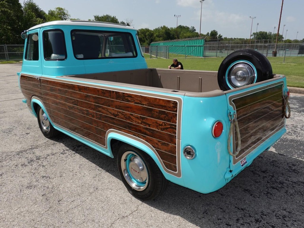 Ford E-100 Vehicle Full-screen Gallery Image 05