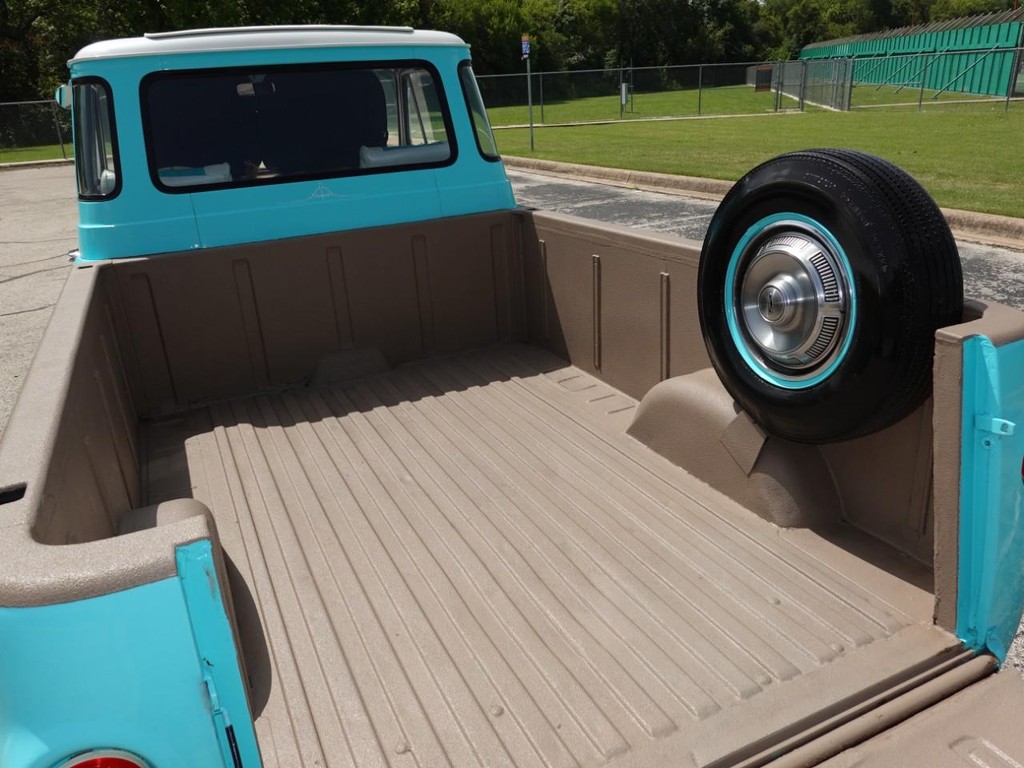 Ford E-100 Vehicle Full-screen Gallery Image 08