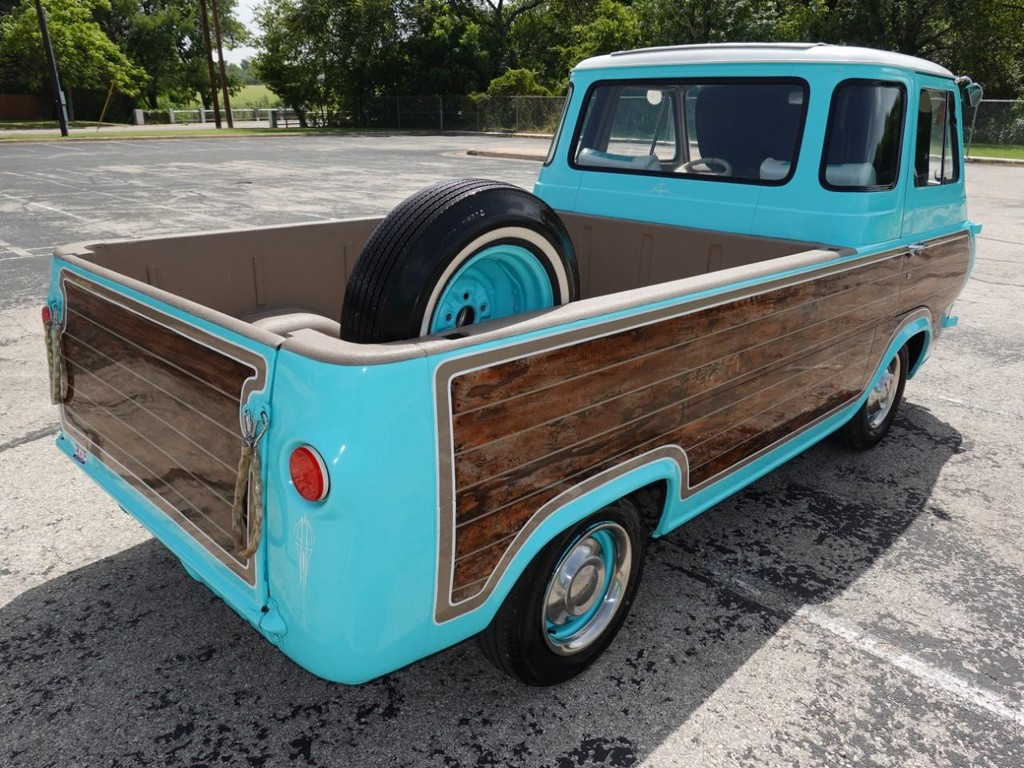 Ford E-100 Vehicle Full-screen Gallery Image 09