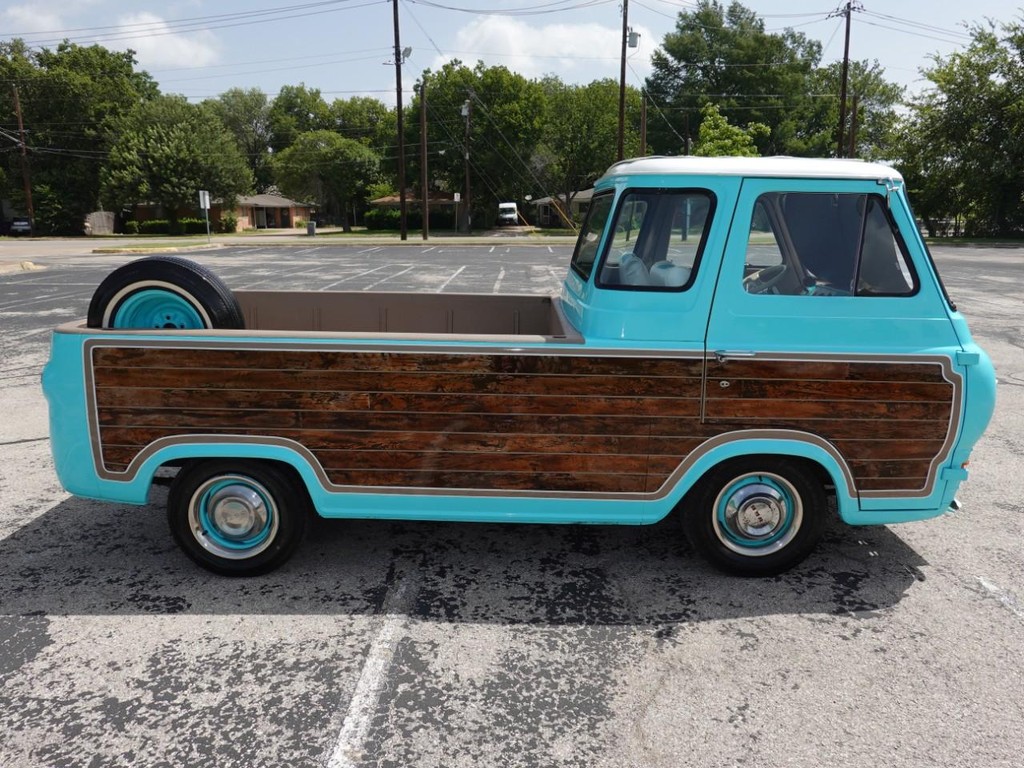 Ford E-100 Vehicle Full-screen Gallery Image 10