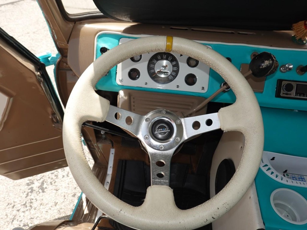 Ford E-100 Vehicle Full-screen Gallery Image 15