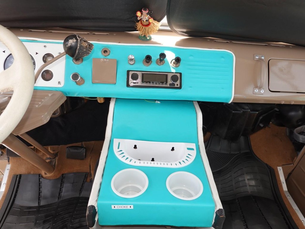 Ford E-100 Vehicle Full-screen Gallery Image 16