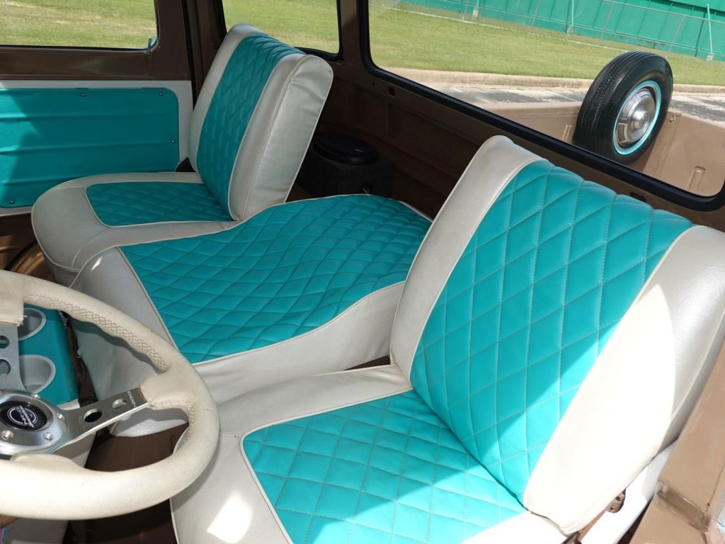 Ford E-100 Vehicle Full-screen Gallery Image 17