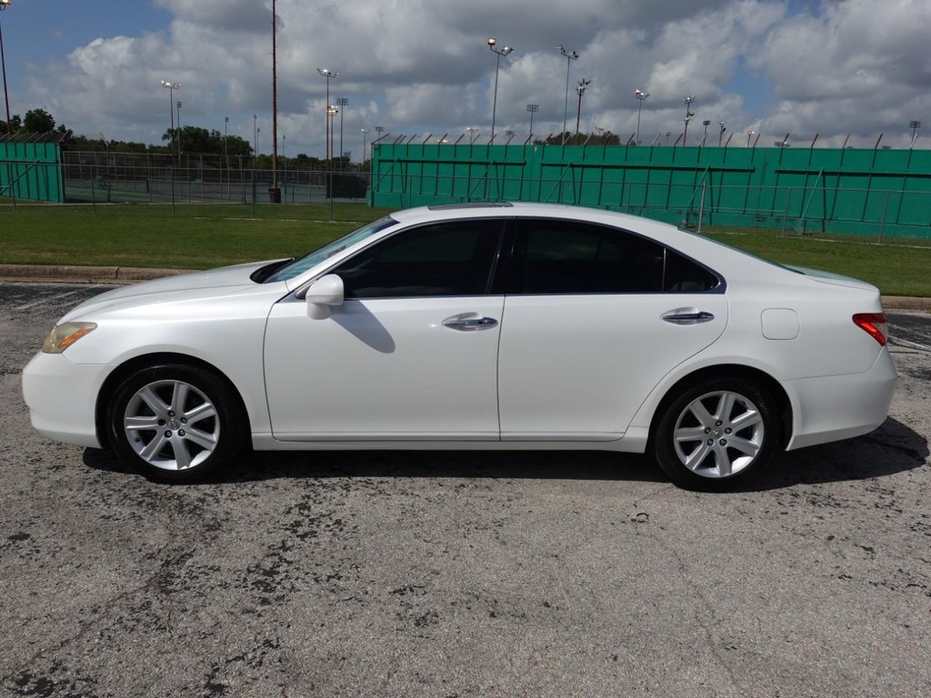 Lexus ES 350 Vehicle Full-screen Gallery Image 04