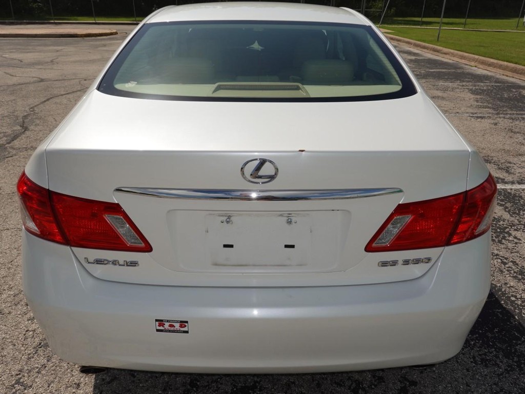 Lexus ES 350 Vehicle Full-screen Gallery Image 06