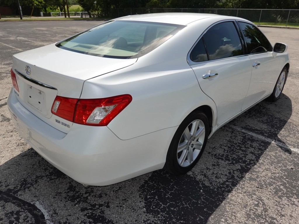 Lexus ES 350 Vehicle Full-screen Gallery Image 07