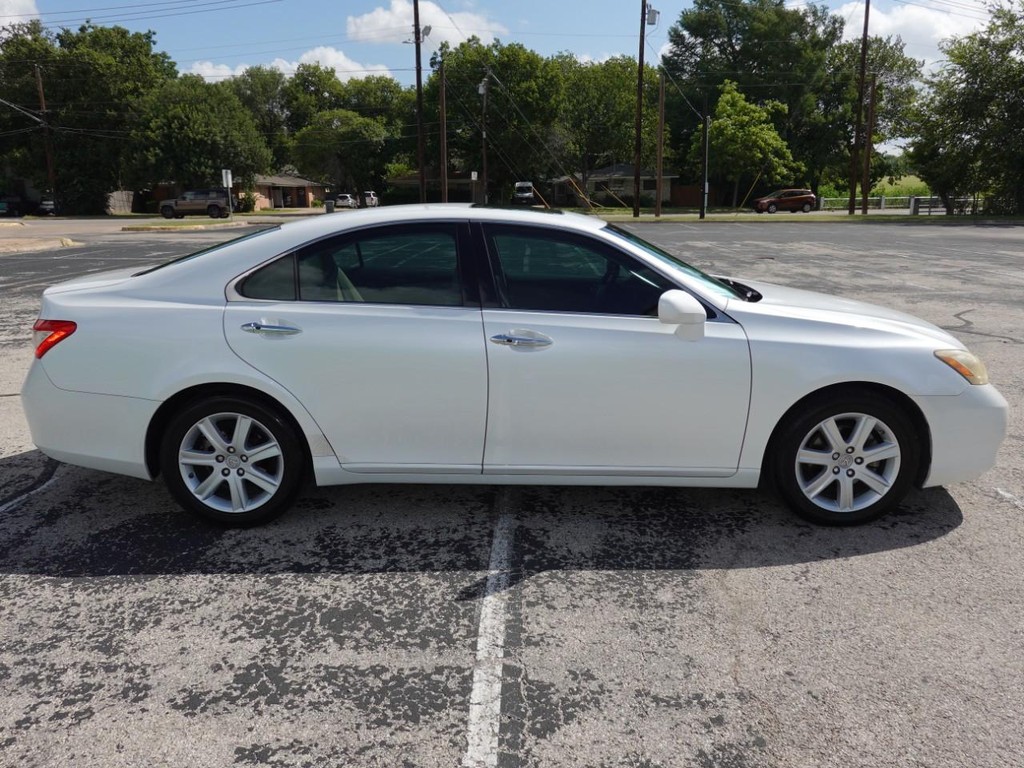 Lexus ES 350 Vehicle Full-screen Gallery Image 08