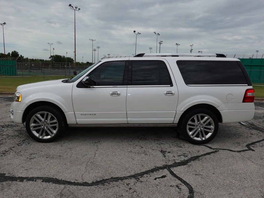 Ford Expedition EL Vehicle Full-screen Gallery Image 04
