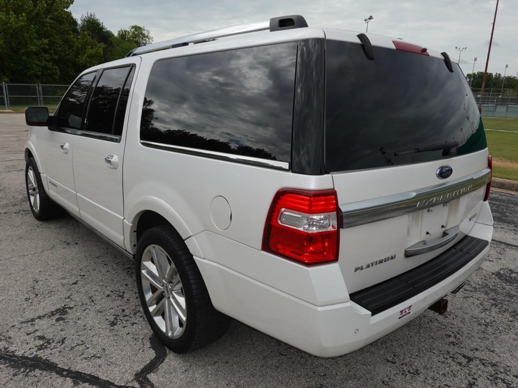 Ford Expedition EL Vehicle Full-screen Gallery Image 05