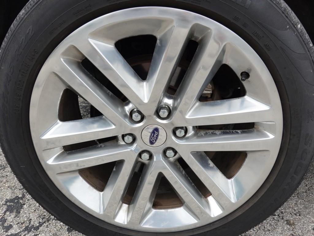 Ford Expedition EL Vehicle Full-screen Gallery Image 09