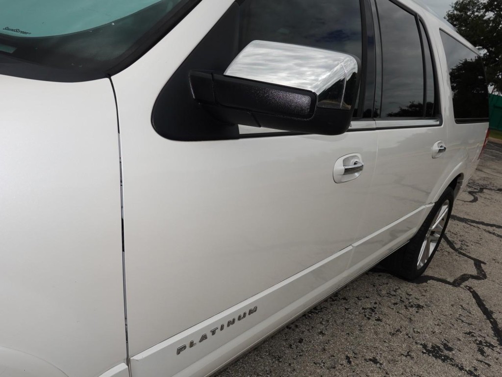 Ford Expedition EL Vehicle Full-screen Gallery Image 10