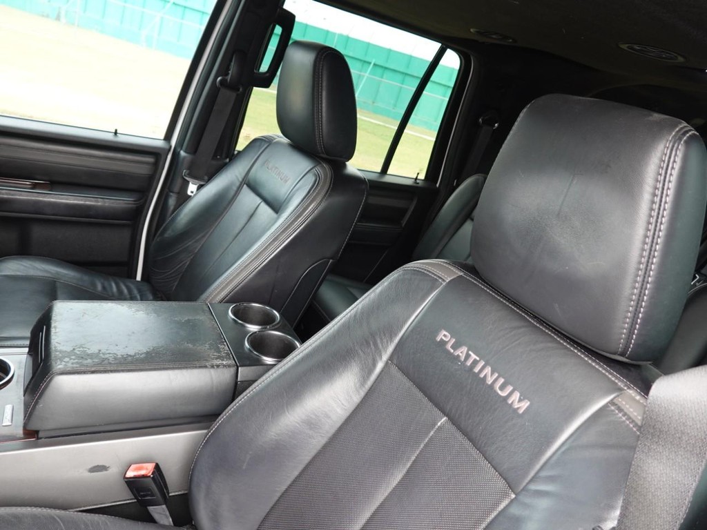 Ford Expedition EL Vehicle Full-screen Gallery Image 16