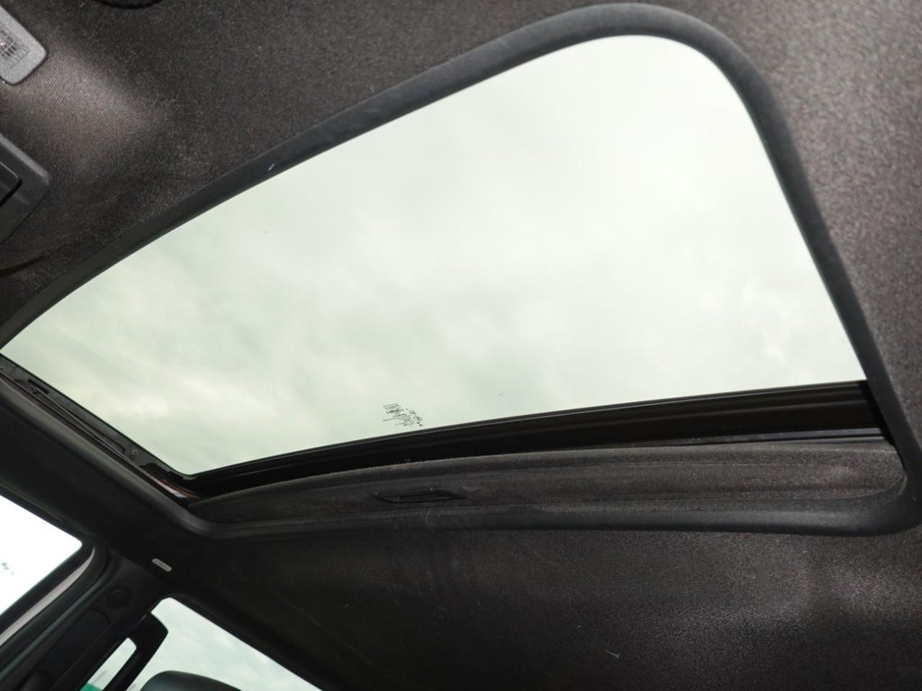 Ford Expedition EL Vehicle Full-screen Gallery Image 17