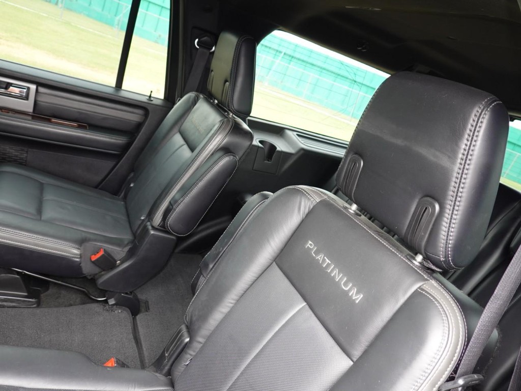 Ford Expedition EL Vehicle Full-screen Gallery Image 20