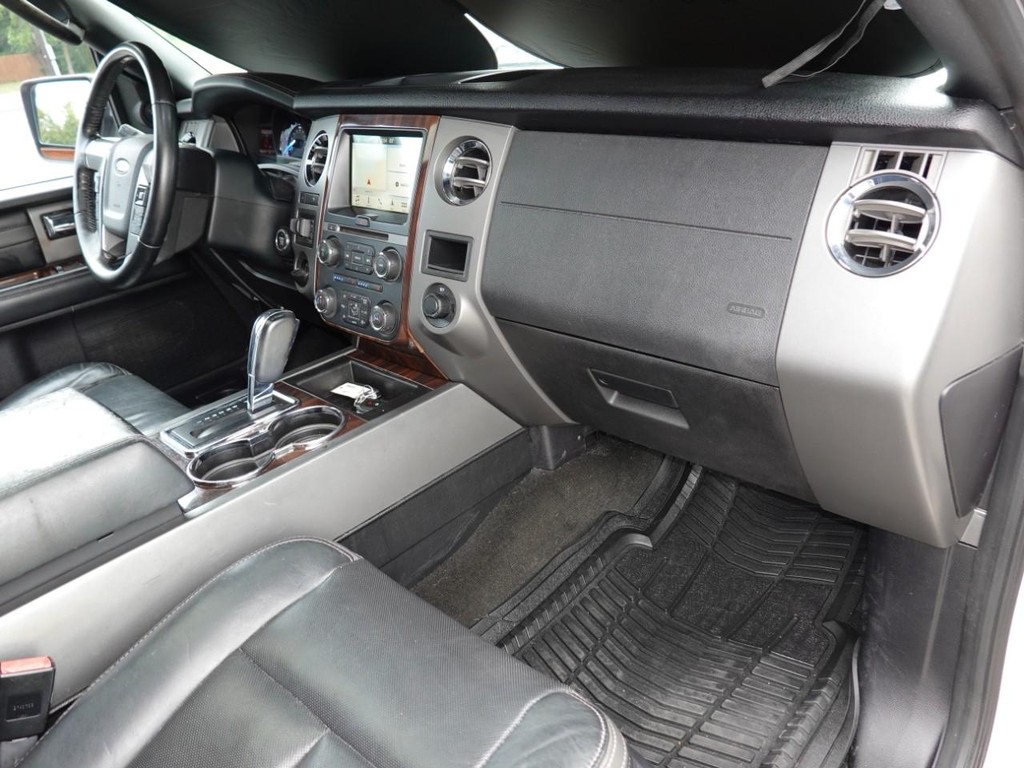 Ford Expedition EL Vehicle Full-screen Gallery Image 23