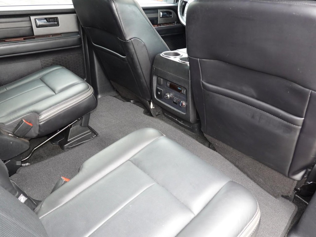 Ford Expedition EL Vehicle Full-screen Gallery Image 26