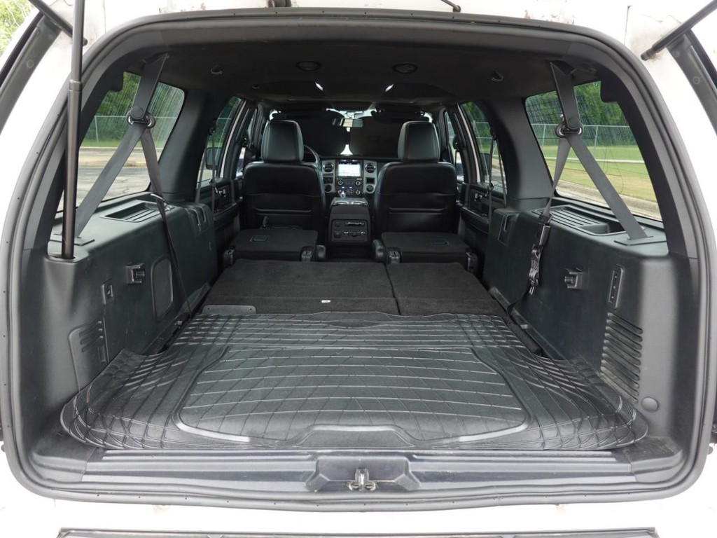 Ford Expedition EL Vehicle Full-screen Gallery Image 29