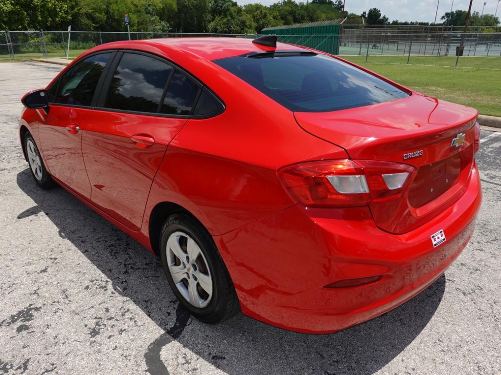 Chevrolet Cruze Vehicle Full-screen Gallery Image 05