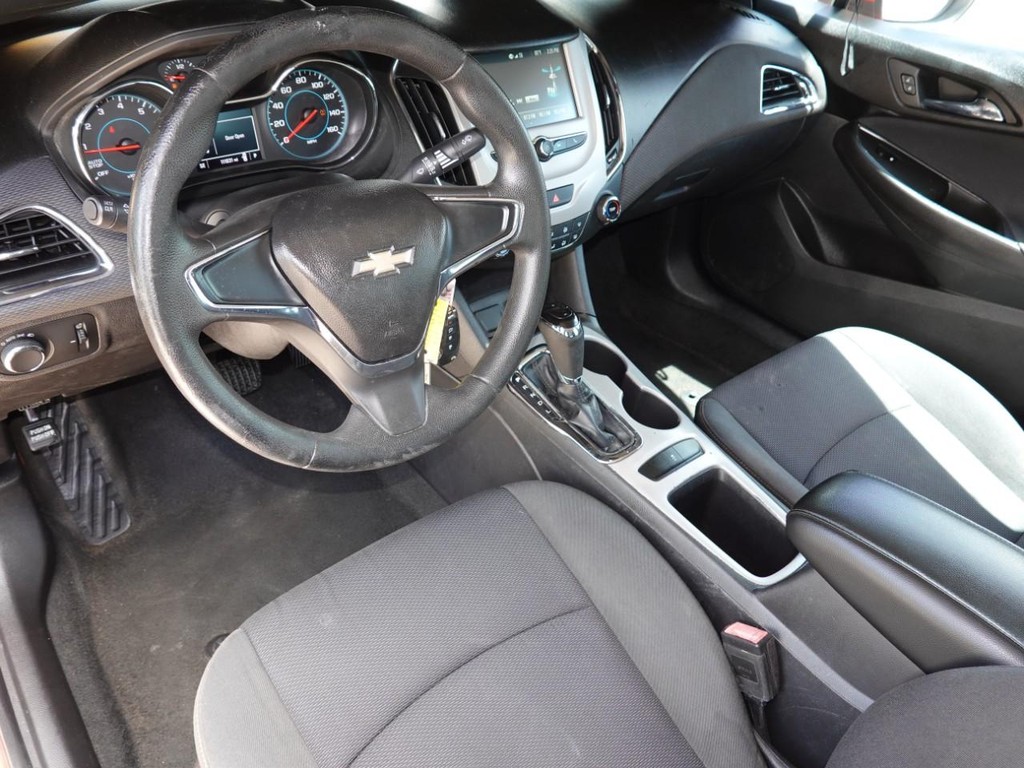 Chevrolet Cruze Vehicle Full-screen Gallery Image 17